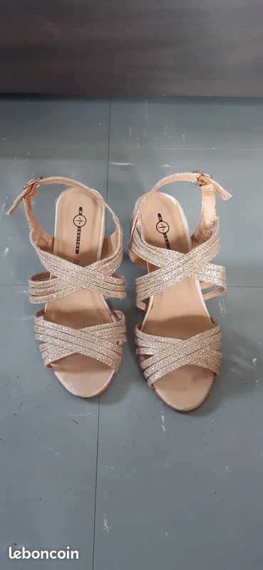 Escarpins nu-pieds dorés / taille 36 (image 1)