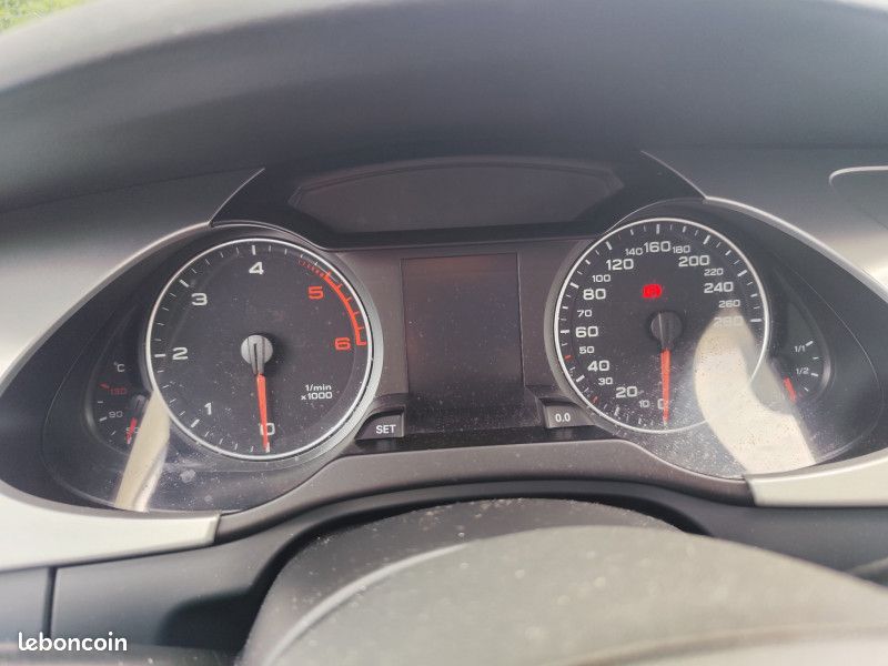 Audi A4 2.0 TDI 143CH DPF AMBITION LUXE (image 8)