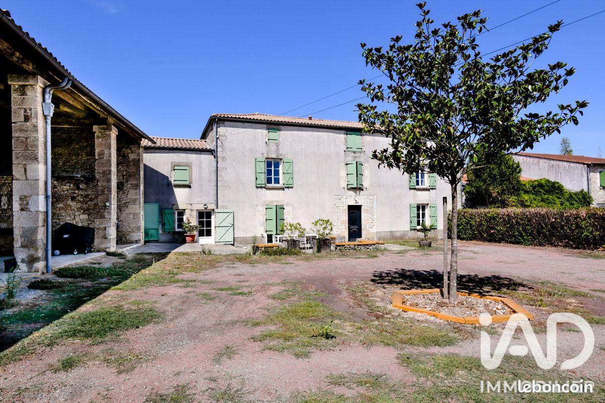 Maison 6 pièces 242 m² · à Cherveux · 242 m² · 295 000 €