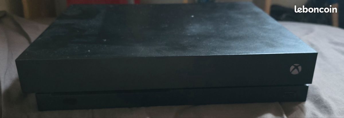 Xbox One X (image 1)