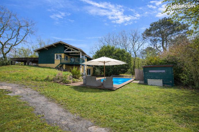 Villa 7 pièces 210 m²