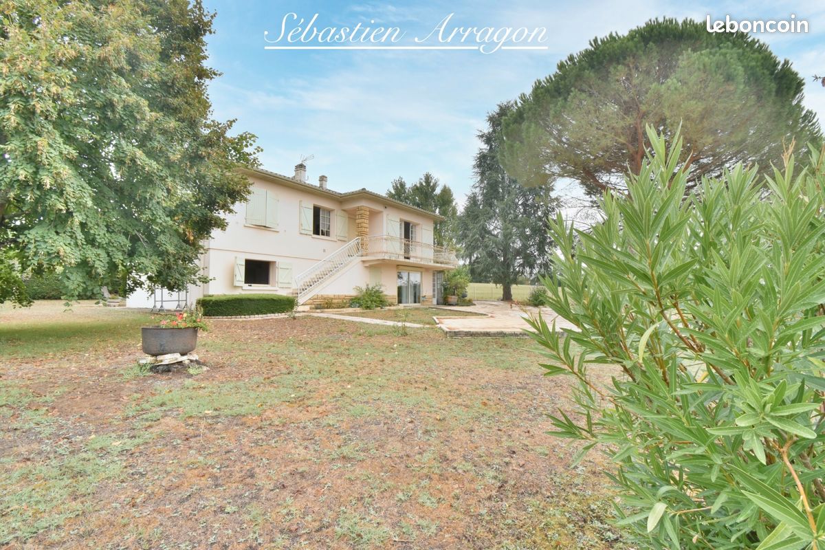 Maison 6 pièces 172 m² · à Dausse · 172 m² · 235 000 €