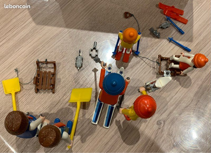 Playmobil 9280 - Family Fun : Chalet avec skieurs - Comparer avec