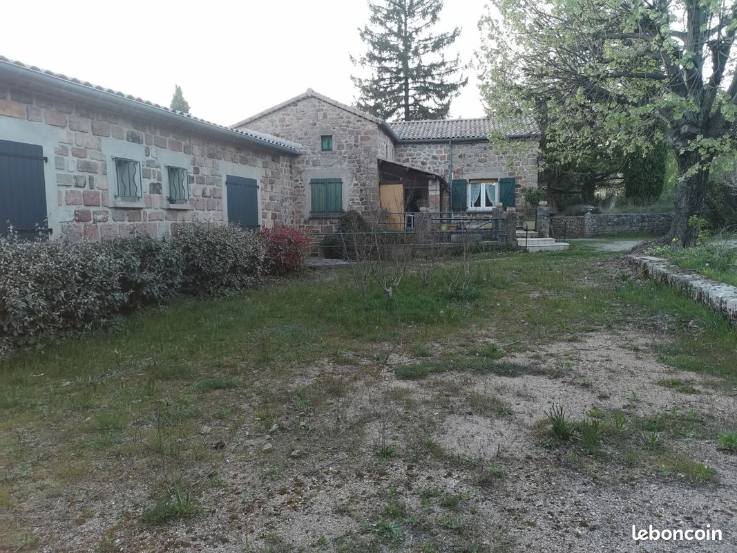 Maison 15 pièces 352 m² · à Planzolles · 352 m² · 730 000 €