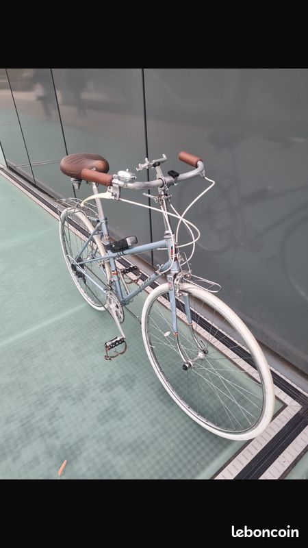 Vélo vintage entièrement rénové (image 3)