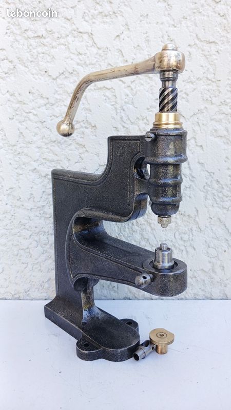 Ancien Poinçon De Cordonnier / Bourrelier – Outil Vintage En Métal – Occasion