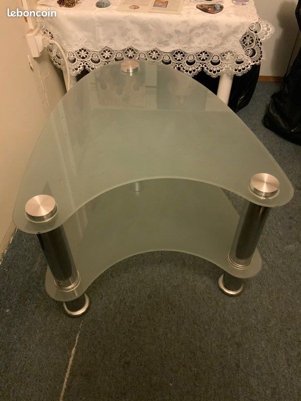 Petite/mini, table basse/de salon, originale, design, verre trempé, transparent, Opaque . Et pieds en alu. H : 36 X 61 X 43 cm. Modèle Unique. Très bon état. 30 euros (image 8)