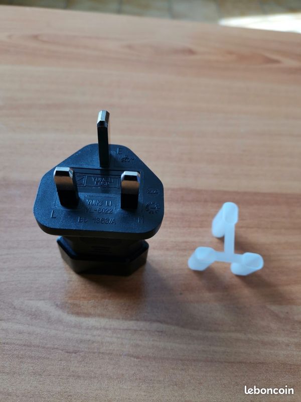 Adaptateur de voyage eu - uk fiche electrique (image 1)