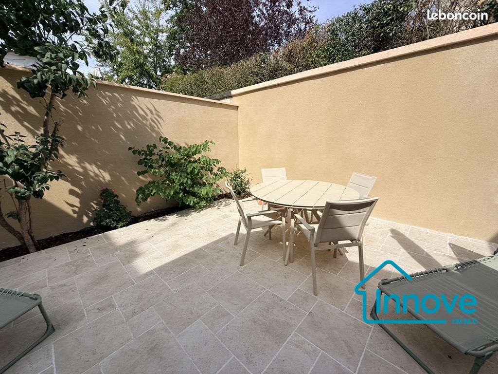 Maison 5 pièces 92 m² · à Versailles · 92 m² · 3 000 €