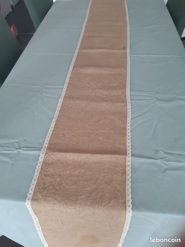 7 Nappes 2.80x1.60 et 9 chemin de table 2.8x0.40 (image 3)