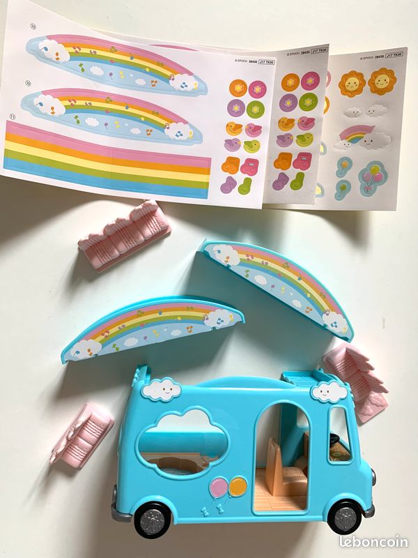 Le bus arc-en-ciel des bébés Sylvanian Families (image 1)