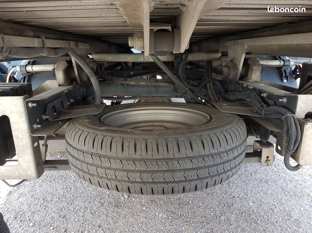 Iveco Daily V (2) 35C18 3.0 HPI 180 3T5 BVM6 Dépanneuse Porte Voiture Plateau Coulissant 131.002 Km (image 28)