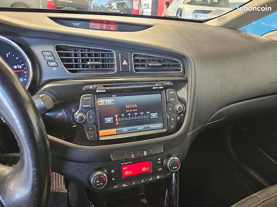 KIA CEED SW STYLE 1.6 CRDi 110 CH (image 4)