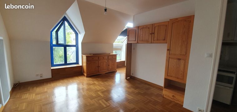 Loue T1 Bis, 30 M2, Centre Redon, Place Parking Privé Sécurisée, 3ème Etage avec Ascenseur