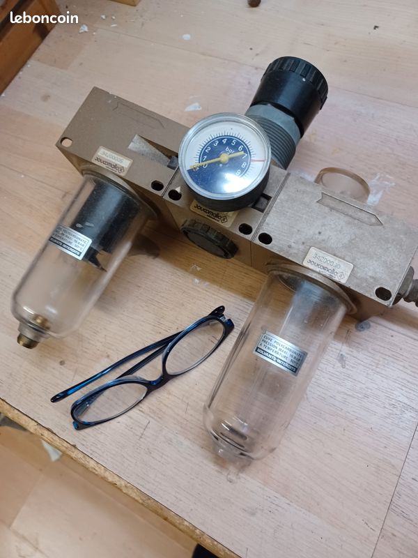 Filtre régulateur d'air + lubricateur pour compresseur.
Très bon état (image 2)