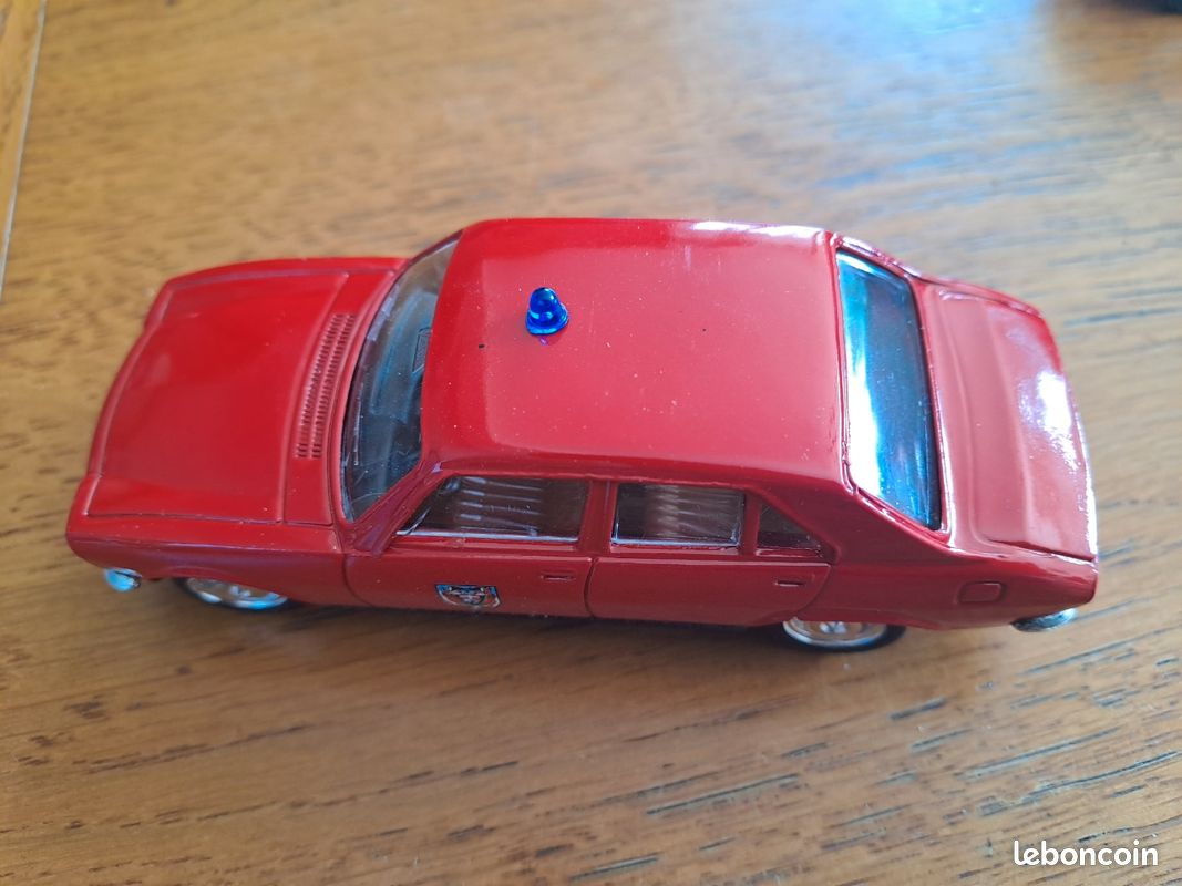Solido Cofradis 1/43 – Peugeot 504 Service – Centre Secours Français – 1978 – Rouge