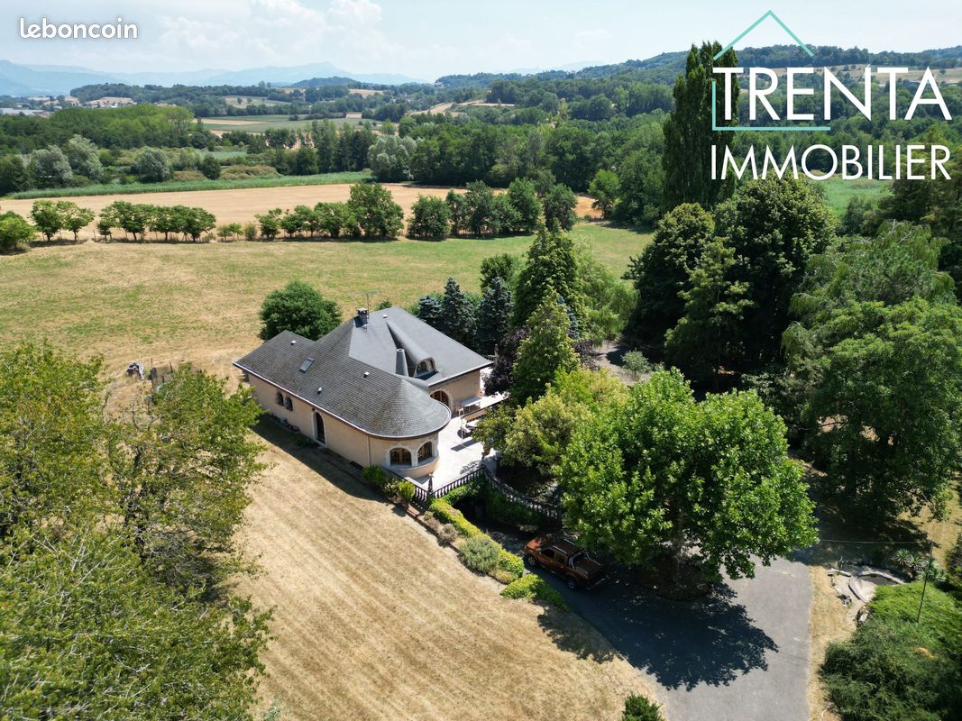 Maison 7 pièces 199 m² · à Les Abrets en Dauphiné · 199 m² · 466 000 €