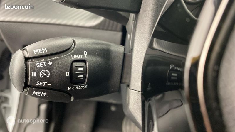 Peugeot 208 1.2 Hybrid 110ch Style e-DCS6 (image 25)