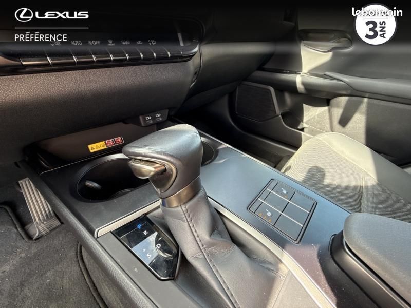 Lexus UX 250h Luxe 2WD (image 20)