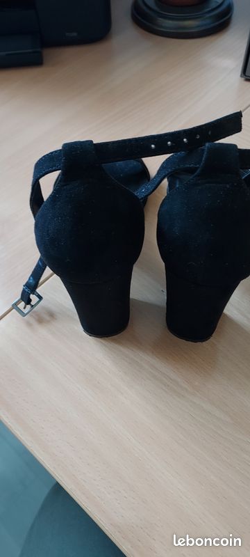 Escarpins noires (image 2)