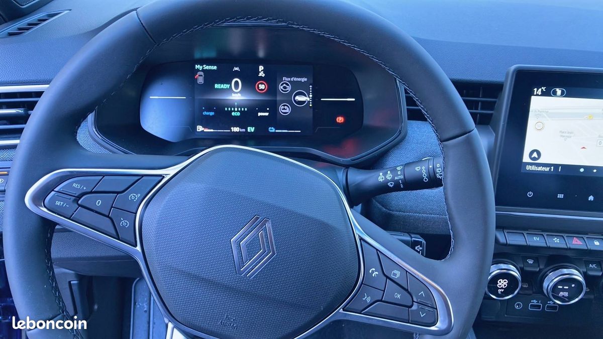 RENAULT CLIO techno full hybrid E-Tech 145 ch - 24 (image 9)