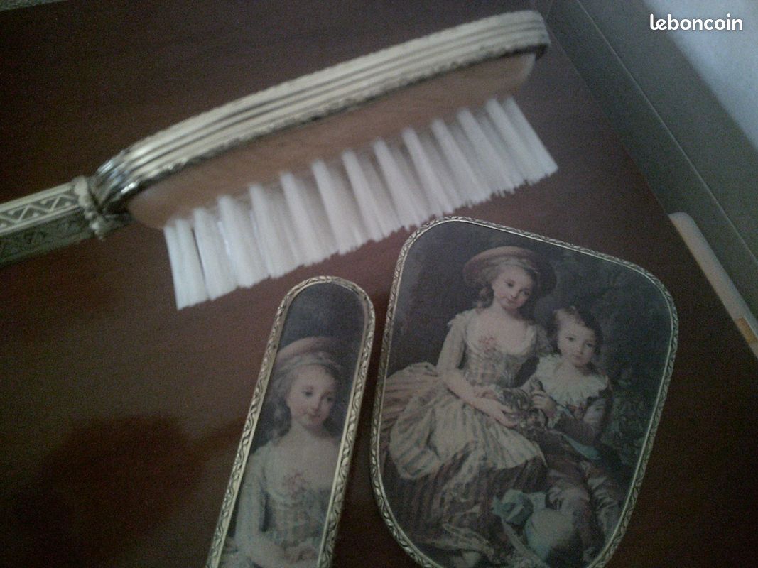 Ensemble miroir + peigne + brosse à habits à l'effigie des enfants de Marie Antoinette (image 2)
