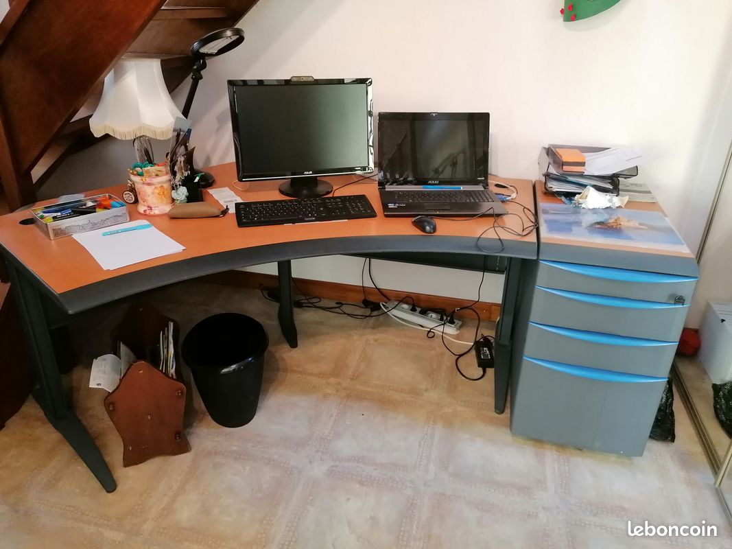 Bureau (image 1)