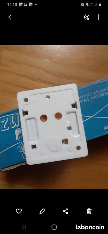Legrand 068004 Enjoliveur large voyant Céliane pour double interrupteur