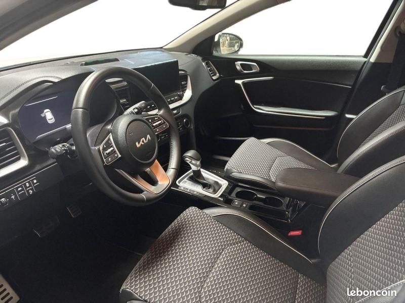 Kia XCeed 1.6 GDi 105ch + Plug-In 60.5ch Black & White Edition DCT6 MY22 (image 11)