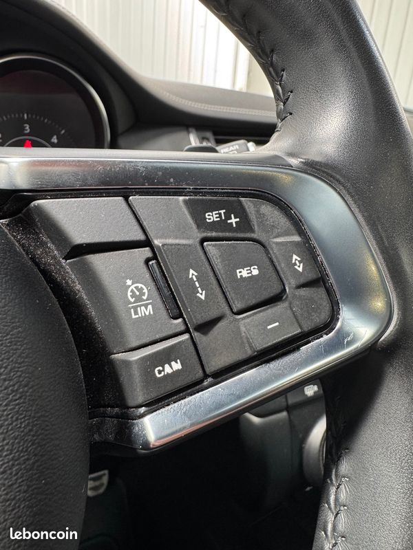Jaguar E-Pace 2.0d 180ch R-Dynamic SE BVA9 AWD / Toit Pano / Meridian / Sièges Chauffants / Caméra (image 21)