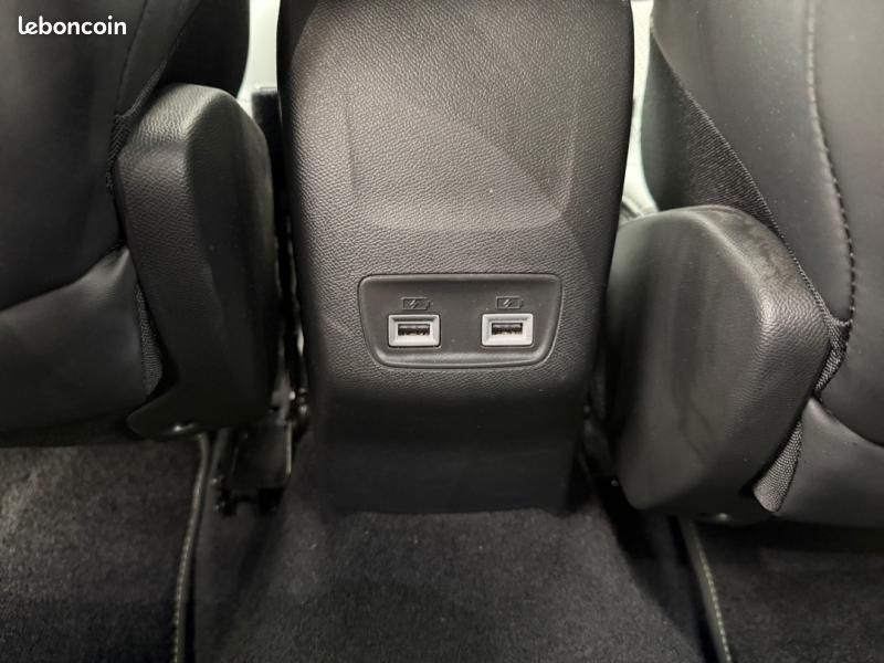 Peugeot 2008 e-2008 136ch GT (image 16)