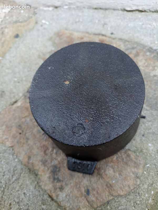 Un petit pot en fonte acier (image 3)