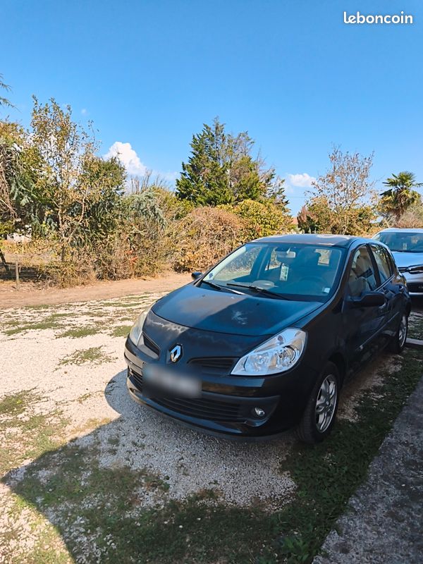 Clio première main (image 1)