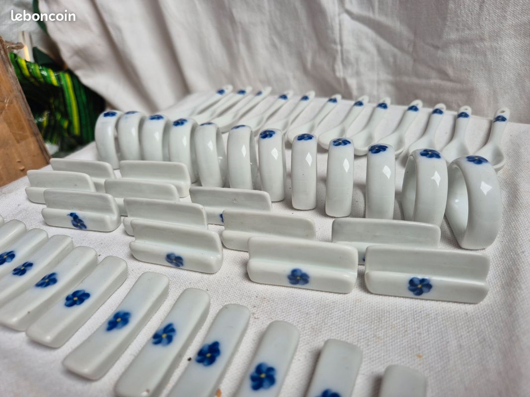 Service de table 48 pièces porcelaine fleurs bleues (repose-couteaux, cuillères, ronds de serviette) (image 4)