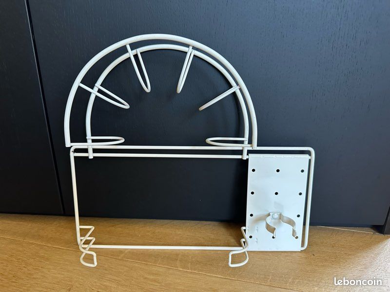 Support rangement tuyau aspirateur (image 1)