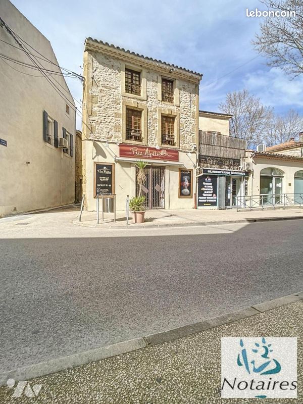 Immeuble 95 m² · à Eyguières · 95 m² · 300 000 €