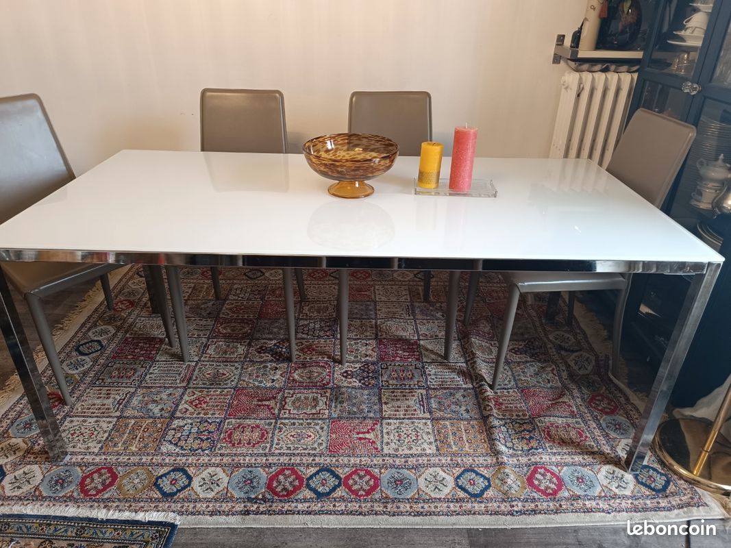 Table ikea (image 1)