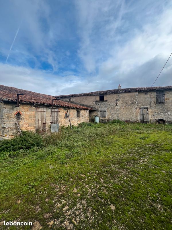 Maison 2 pièces 80 m² · à Benest · 80 m² · 135 000 €