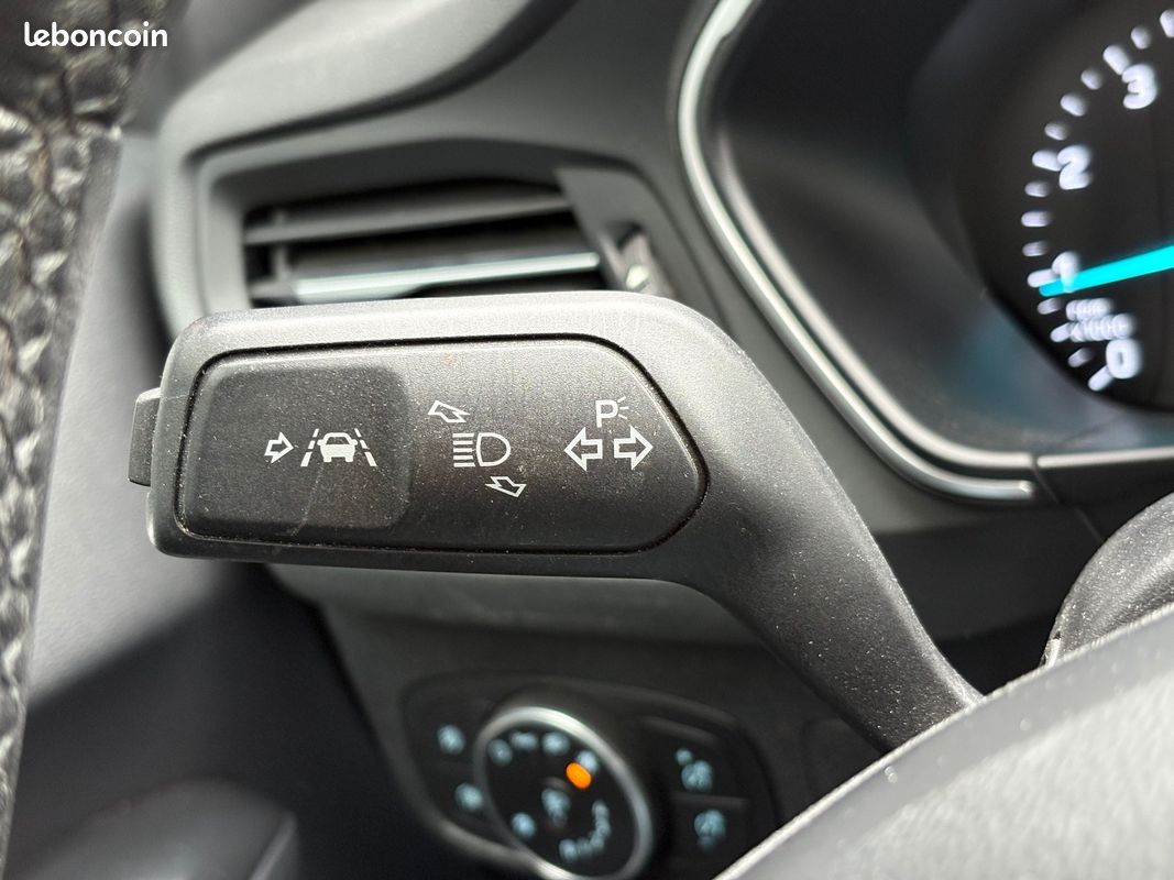 FORD FOCUS 1.0 EcoBoost 100 CH BVM6 Trend Business / CARPLAY / CAMERA / KEYLESS (image 29)