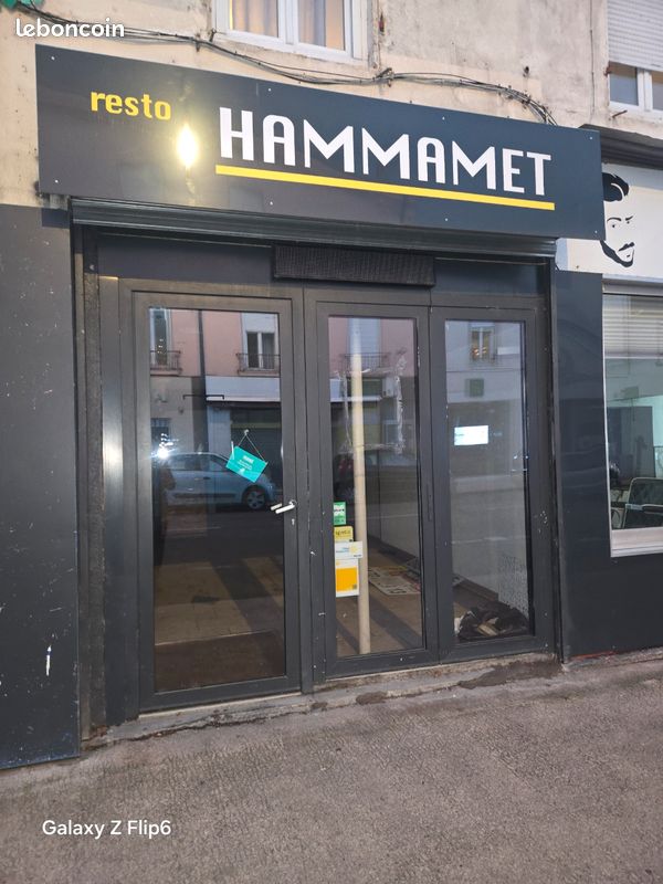 Local commercial 2 pièces 80 m² · au Coteau · 80 m² · 650 €/mois