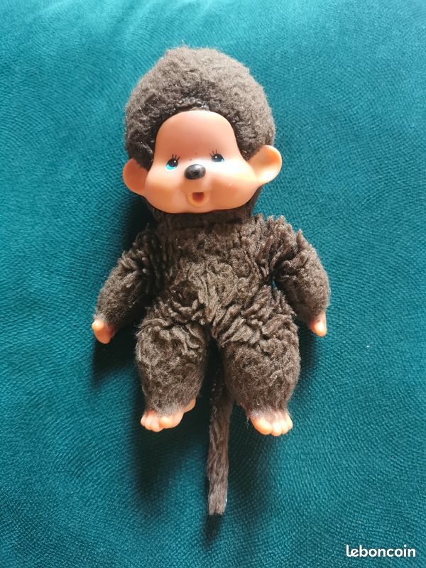 Kiki peluche noir yeux bleus (image 2)
