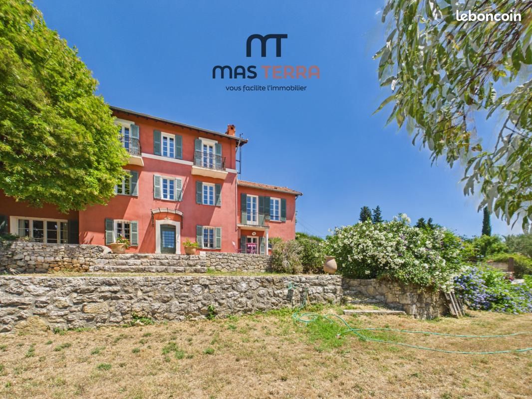 Maison 9 pièces 247 m² · à Châteauneuf-Grasse · 247 m² · 1 090 000 €