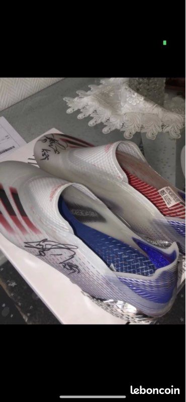 Crampon dédicacer par karim benzema Sport Plein air