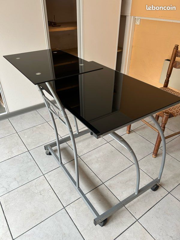 Bureau (image 2)