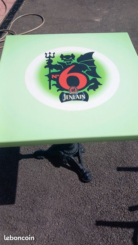 Table de bistro et ses tabourets (image 2)