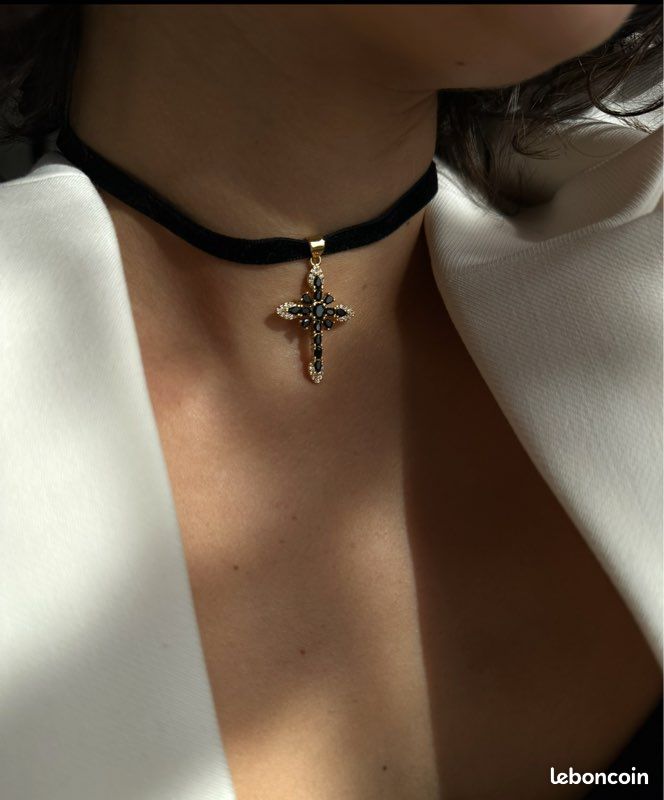 Collier Ras Du Cou Gothique Noir Velours Avec Croix Bronze Doré - Fait Main Neuf