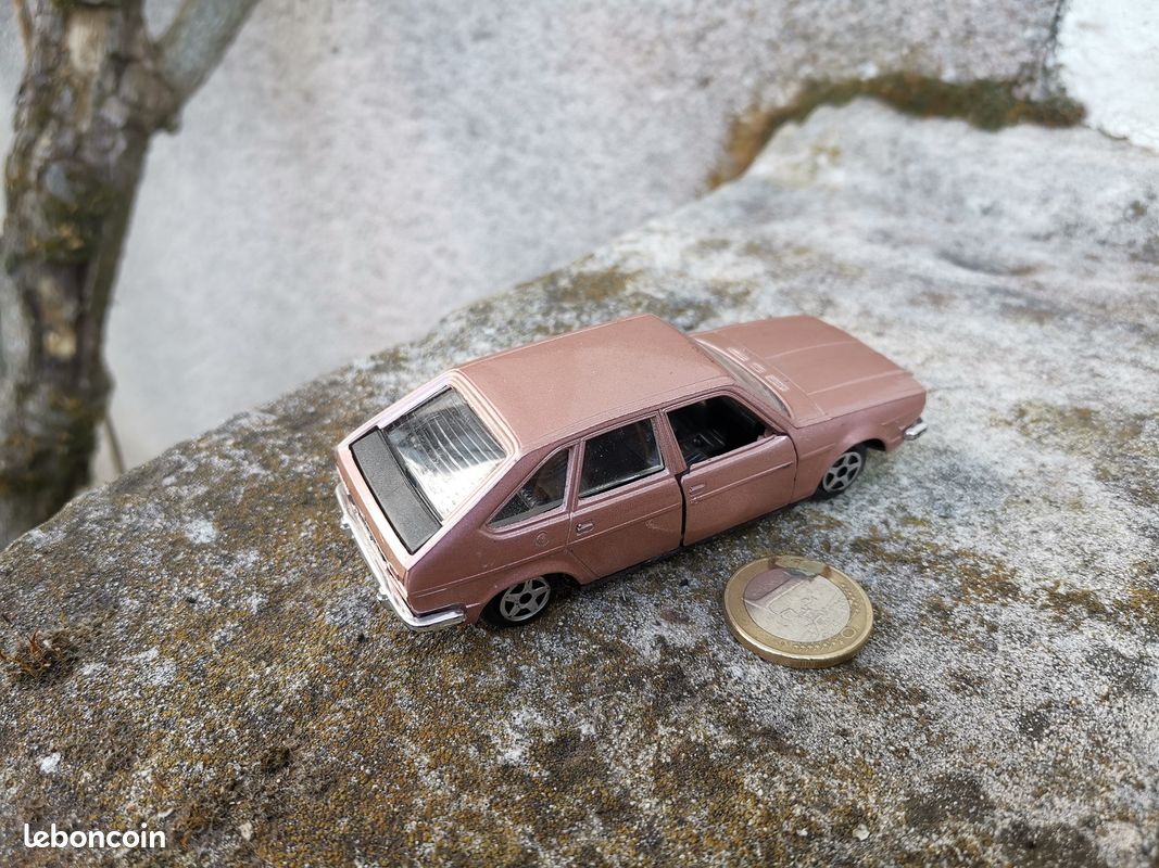NOREV - Renault 4 L Correios Portugal - Voiture Miniature 1/43 - En Boîte D'origine
