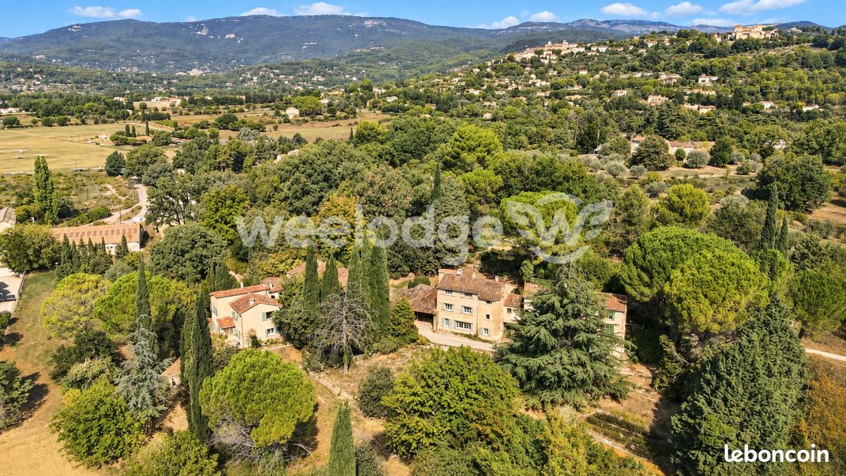 Maison 15 pièces 351 m² · à Tourrettes · 351 m² · 1 390 000 €