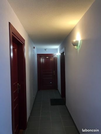 https://img.leboncoin.fr/api/v1/lbcpb1/images/24/11/78/2411787147fa461afd0ad5fa9eb36f0f5c8946a2.jpg?rule=ad-image