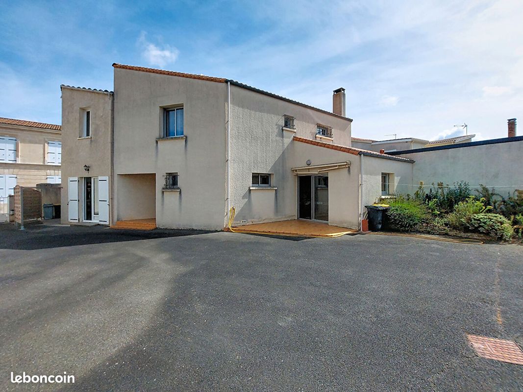 Maison 7 pièces 242 m² · à La Tremblade · 242 m² · 379 800 €